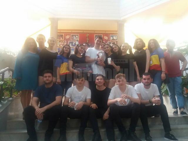 Trupa „Birlic” a câştigat secţiunea dedicată liceenilor la Festivalul Internaţional de Teatru “Sub căciula lui Guguţă”