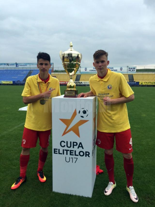Alex Longher (stânga) şi Ciprian Cheia au cucerit Cupa Elitelor la under 17