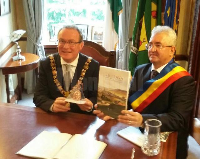 Primarul Sucevei, Ion Lungu, și primarul din Cork, Des Cahill