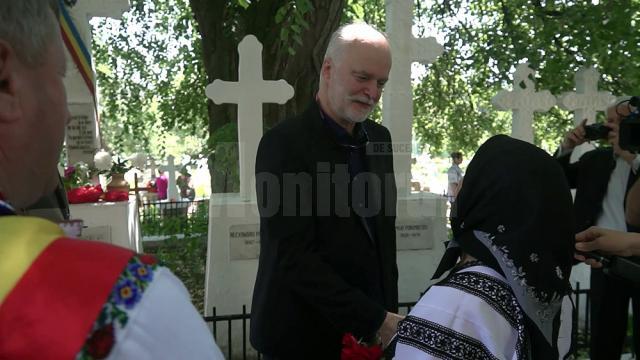 Actorul Vlad Rădescu, la slujba religioasă în comuna Ciprian Porumbescu