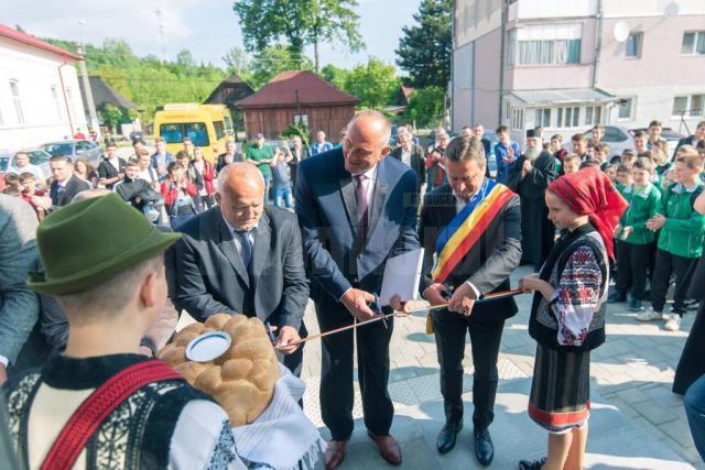 Inaugurarea primei săli de sport din comuna Putna