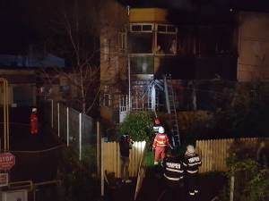 Focul a izbucnit în miez de noapte