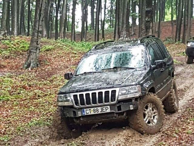 Maşini puternice și adrenalină în competiția Off Road de la Radauți