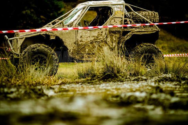 Maşini puternice și adrenalină în competiția Off Road de la Radauți