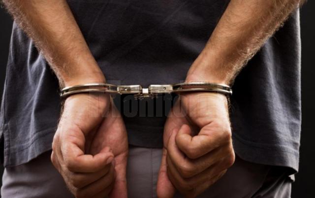 Bărbatul a fost reținut pentru 24 de ore, joi, de Poliția orașului Broșteni