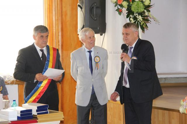 Profesorul Viorel Dinescu a primit premiul "Mihai Eminescu"