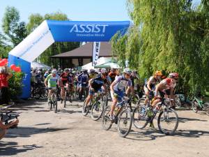 Competiția a adunat la start peste 250 de concurenţi la toate categoriile competiţiei de mountain-bike