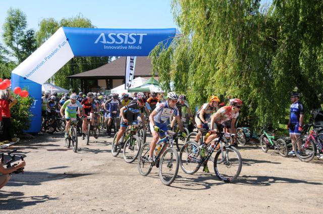 Competiția a adunat la start peste 250 de concurenţi la toate categoriile competiţiei de mountain-bike