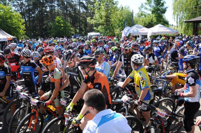 Peste 250 de pasionaţi de ciclism au participat sâmbătă la MTB Dragomirna powered by ASSIST