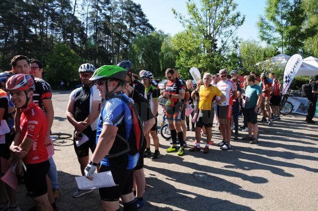 Peste 250 de pasionaţi de ciclism au participat sâmbătă la MTB Dragomirna powered by ASSIST