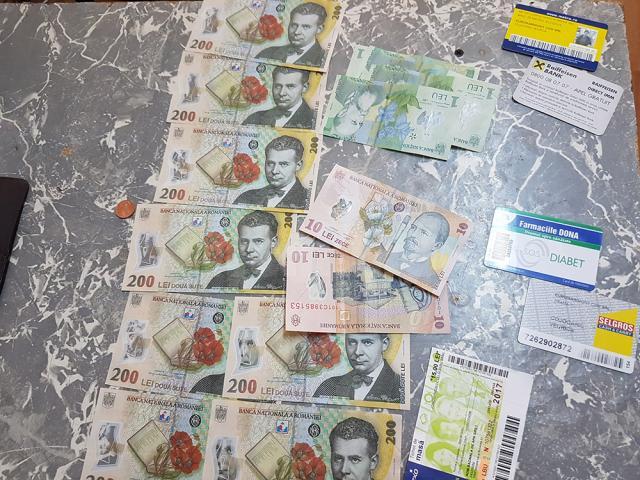 Portofel plin cu bani, carduri şi acte, găsit şi returnat proprietarului prin Poliţia Locală Suceava
