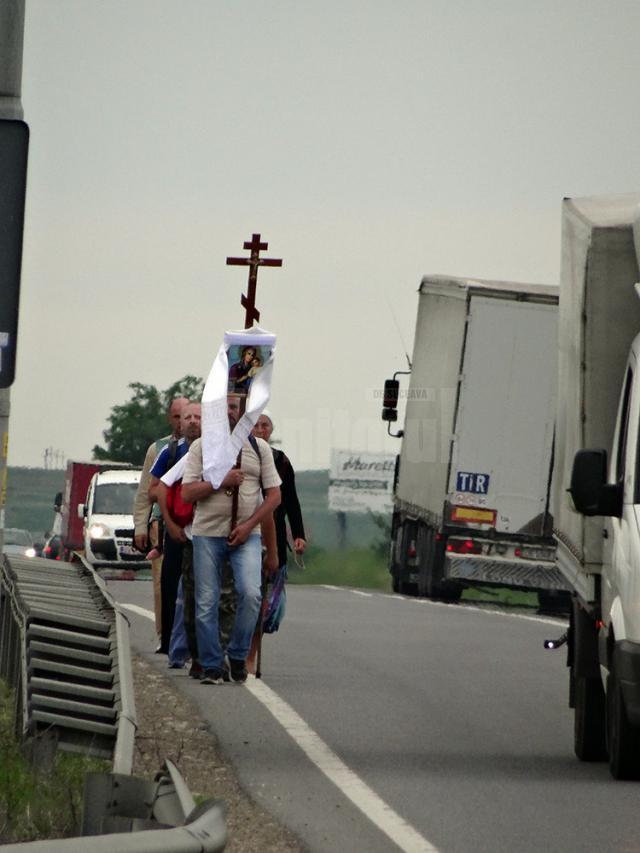 Au venit pe jos de la Cernăuţi pentru a se închina la moaştele Sf. Ioan cel Nou de la Suceava