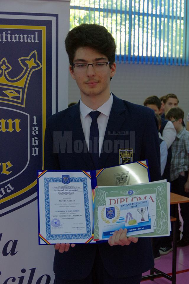 Paul Florin Rebenciuc a primit cea mai preţioasă distincţie a colegiului, Diploma de Onoare, fiind desemnat elevul anului la liceu