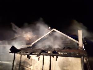 Cabană afectată de un incendiu izbucnit de la saună