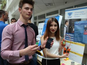 Încărcătoare fotovoltaice pentru telefoanele mobile, dezvoltate de elevi din Iaşi