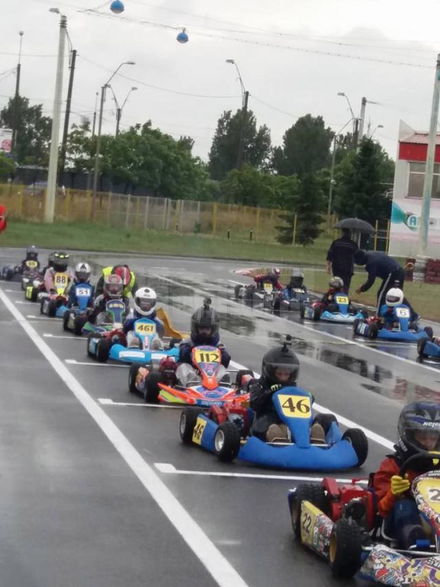 Premii pentru elevi de la Palatul Copiilor, la Campionatul Naţional de Karting Şcolar