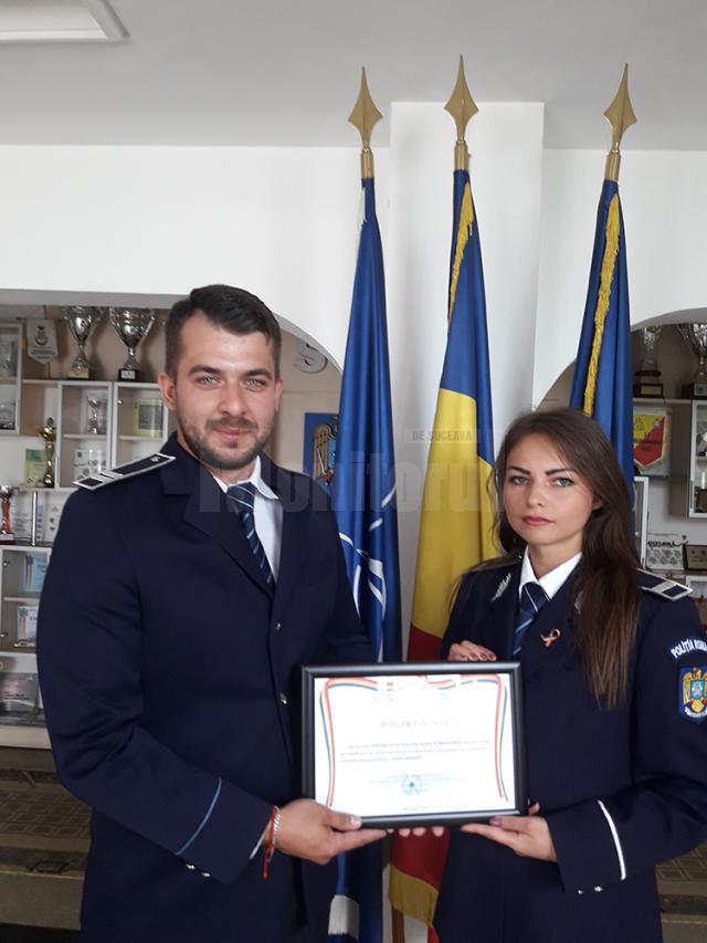 Diploma de merit pentru poliţiştii de la Marginea cu privire la implicarea în cazurile de violență în familie