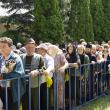 Câteva zeci de credincioşi veniţi din municipiul Suceava şi din localităţi limitrofe s-au aşezat ordonat la rând