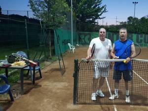 Foștii colegi de facultate  Marian Schiotis și Mircea Crainiciuc s-au întâlnit după ani de zile pe terenul de tenis