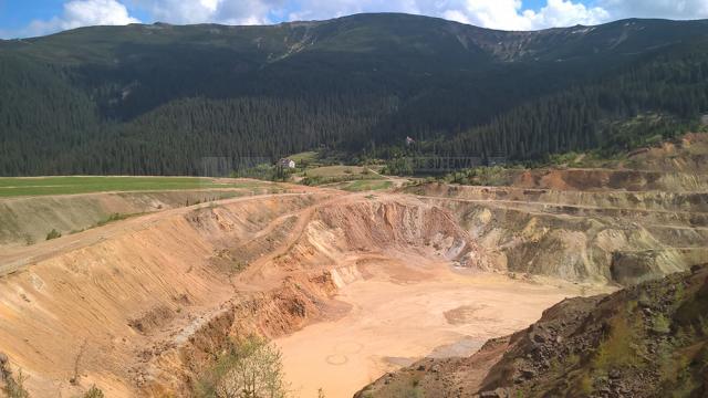 Așa arată locul de unde s-a extras minereu de sulf