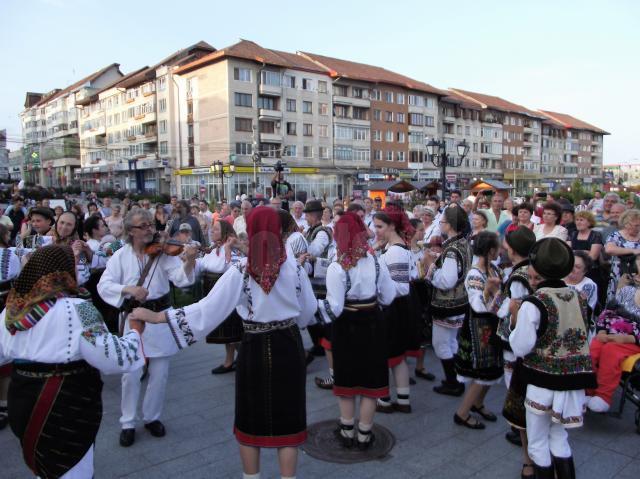 „Satul meu cu doruri multe”, la Târgul de Sânziene