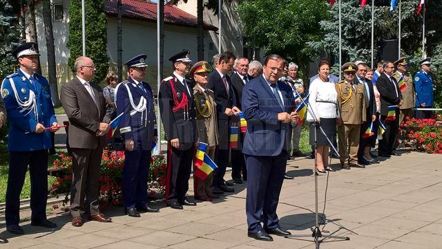 Ceremonie publică la Suceava pentru marcarea Zilei Drapelului Naţional