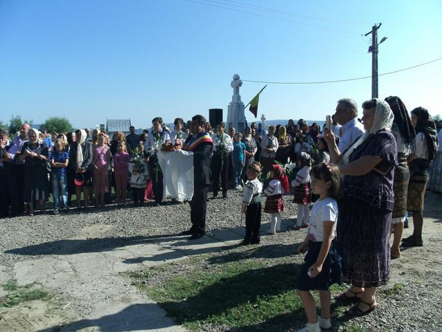 Slujbă arhierească la Parohia Costâna