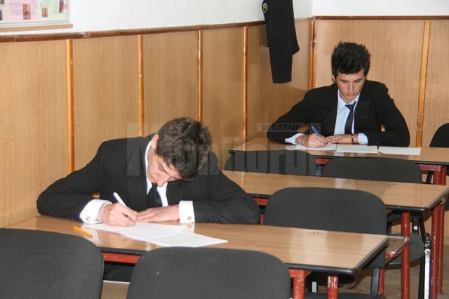 Elevi suceveni eliminaţi pentru tentativă de fraudă din examenul de bacalaureat