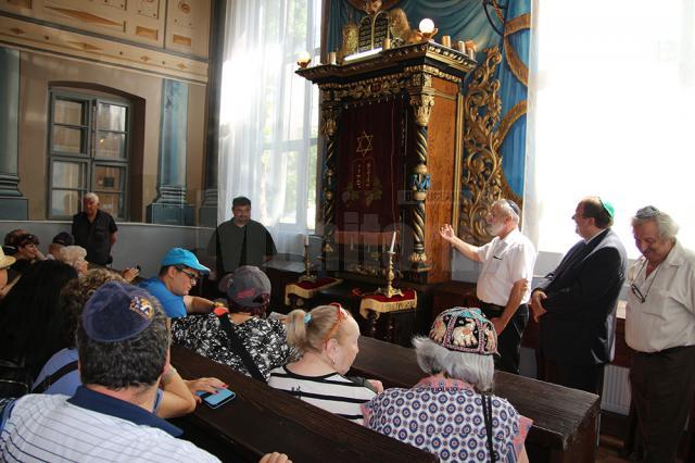 Vizitarea Sinagogii Gah de către grupul de israelieni venit în programul „Marșul vieţii”