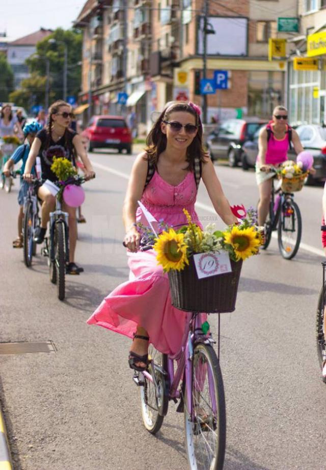 SkirtBike, parada fetelor cochete pe bicicletă, duminică, la Suceava