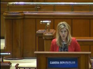 Deputatului PSD de Suceava Maricela Cobuz i s-a reproşat, printre altele, că a votat împotriva moţiunii de cenzură la adresa Guvernului Grindeanu