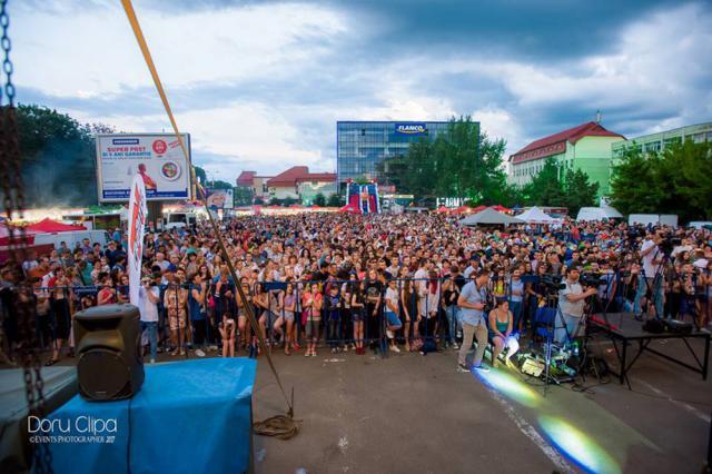 Public numeros la concertele prilejuite de Zilele Municipiului Rădăuți. Foto: Doru Clipa