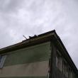 Acoperişul şcolii din Vadu Moldovei a fost smuls de vânt