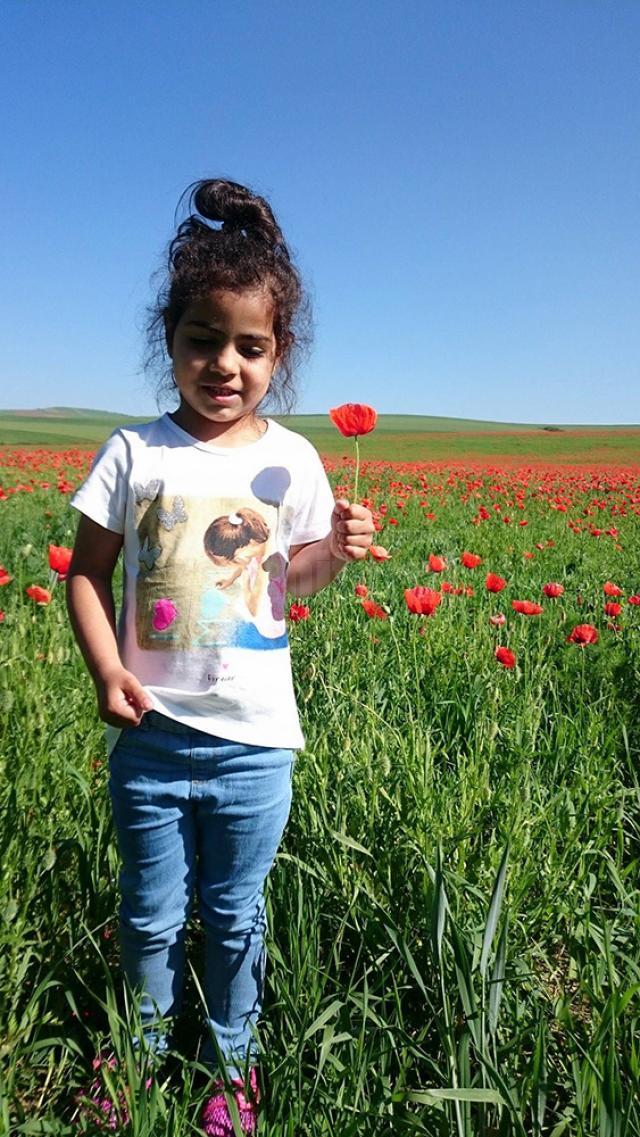 Roxana, fetiţa cu tenul măsliniu, care se afla pe o listă cu copii greu adoptabili din ţară, este acum un copil fericit