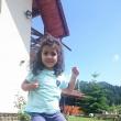 Roxana, fetiţa cu tenul măsliniu, care se afla pe o listă cu copii greu adoptabili din ţară, este acum un copil fericit