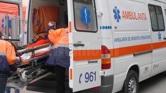 O ambulanță a transportat-o pe tânără la Unitatea de Primiri Urgențe Gura Humorului