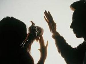 Solicitările pentru emiterea ordinului de protecţie pentru victimele violenţei în familie se judecă în regim de urgenţă. Foto: www.turdanews.net