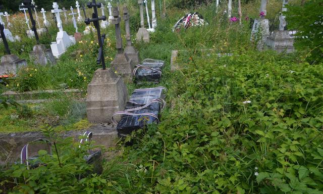 Coletele ascunse în cimitirul din Climăuţi conţineau trei mii de pachete de ţigări, care cel mai probabil fuseseră aduse din Ucraina