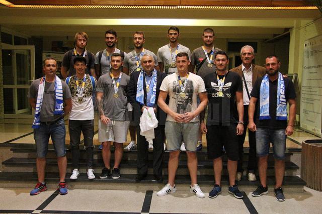 Echipa de handbal a Universităţii „Ştefan cel Mare” Suceava a reuşit în premieră o performanţă extraordinară, şi anume să câştige Campionatul European Universitar