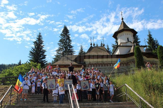 Circa 120 de copii au participat la Tabăra de vară „Suflet bucovinean”, ediţia I, la Vicovu de Sus