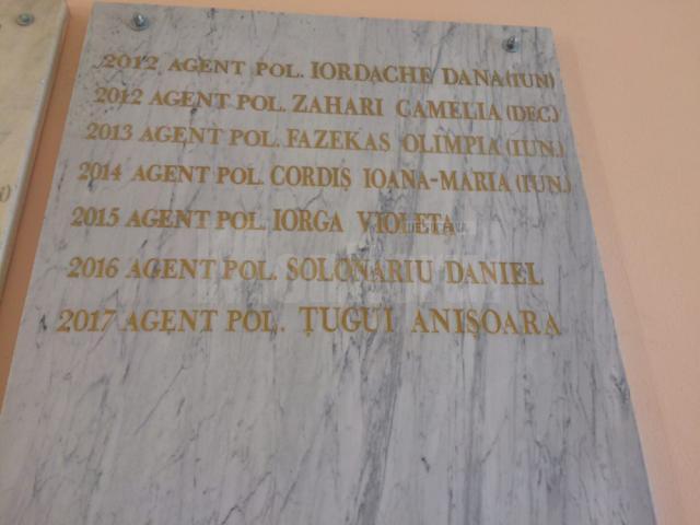 Numele Anişoarei Ţugui a fost înscris pe placa de onoare a instituţiei Festivitatea de absolvire