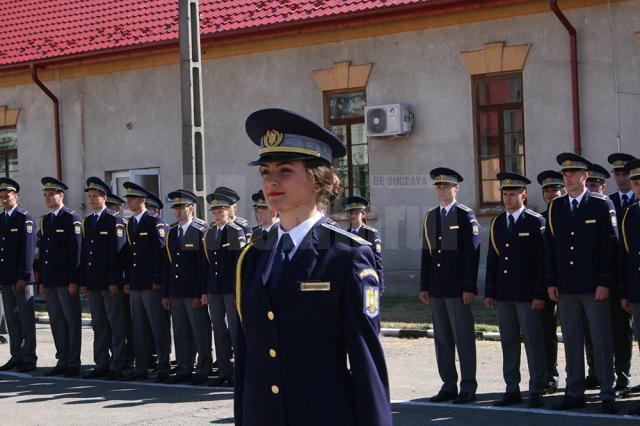 O tânără din Vicovu de Jos este şefă de promoţie a Şcolii Agenţilor Poliţiei de Frontieră Oradea