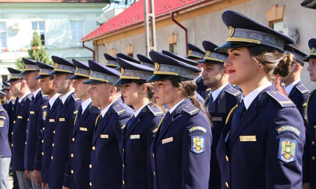 O tânără din Vicovu de Jos este şefă de promoţie a Şcolii Agenţilor Poliţiei de Frontieră Oradea