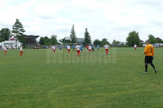 Meciul de fotbal old boys Foresta Fălticeni - CSM Suceava s-a încheiat cu scorul de 6 - 6