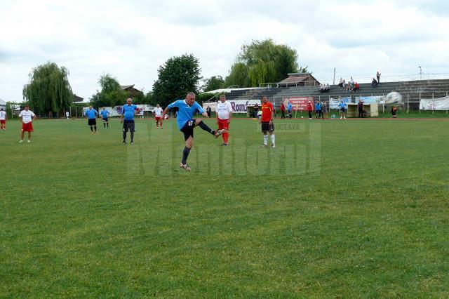 Meciul de fotbal old boys Foresta Fălticeni - CSM Suceava s-a încheiat cu scorul de 6 - 6