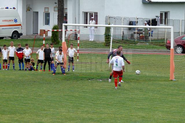 Meciul de fotbal old boys Foresta Fălticeni - CSM Suceava s-a încheiat cu scorul de 6 - 6