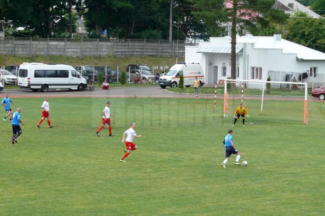 Meciul de fotbal old boys Foresta Fălticeni - CSM Suceava s-a încheiat cu scorul de 6 - 6