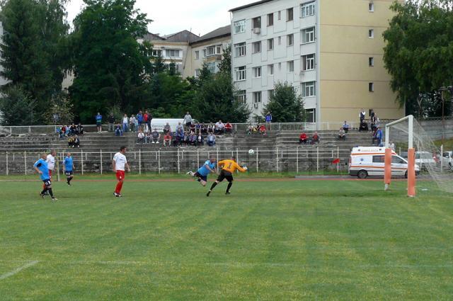 Meciul de fotbal old boys Foresta Fălticeni - CSM Suceava s-a încheiat cu scorul de 6 - 6