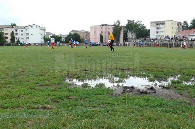 Meciul de fotbal old boys Foresta Fălticeni - CSM Suceava s-a încheiat cu scorul de 6 - 6