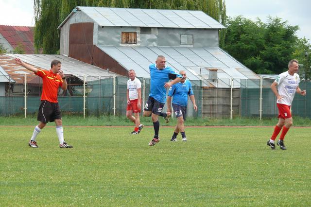 Meciul de fotbal old boys Foresta Fălticeni - CSM Suceava s-a încheiat cu scorul de 6 - 6